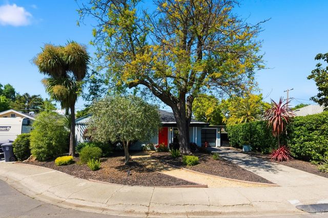 28 Glenwood Dr, Napa, CA 94559