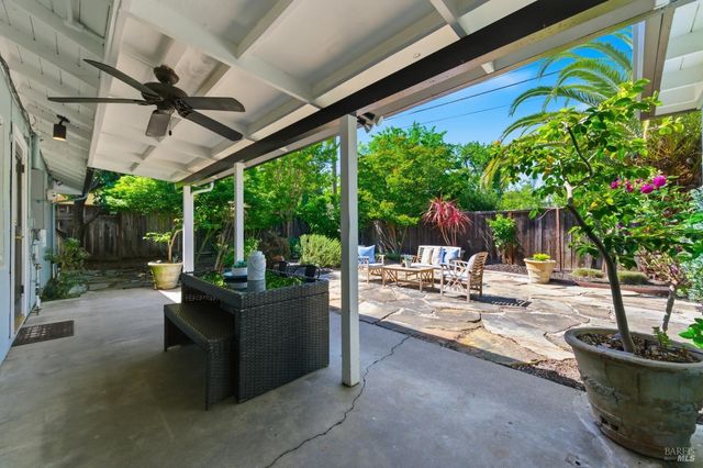 28 Glenwood Dr, Napa, CA 94559