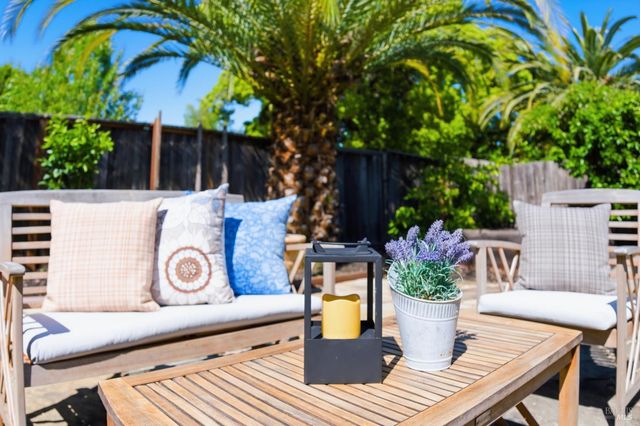 28 Glenwood Dr, Napa, CA 94559