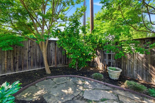 28 Glenwood Dr, Napa, CA 94559