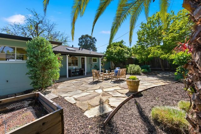 28 Glenwood Dr, Napa, CA 94559