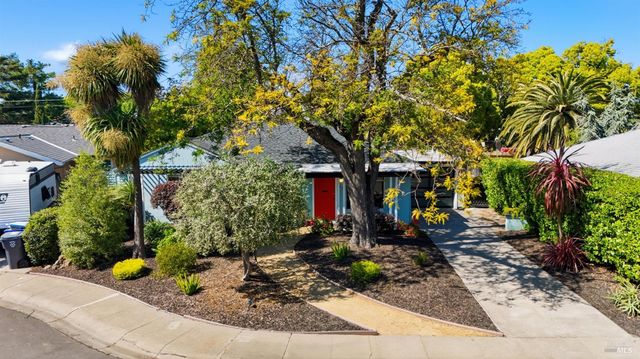 28 Glenwood Dr, Napa, CA 94559