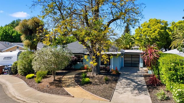 28 Glenwood Dr, Napa, CA 94559