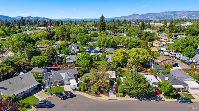 28 Glenwood Dr, Napa, CA 94559