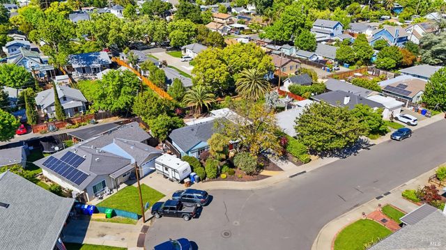 28 Glenwood Dr, Napa, CA 94559