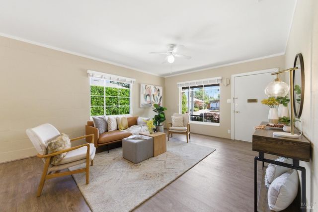 28 Glenwood Dr, Napa, CA 94559