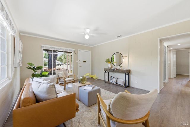 28 Glenwood Dr, Napa, CA 94559