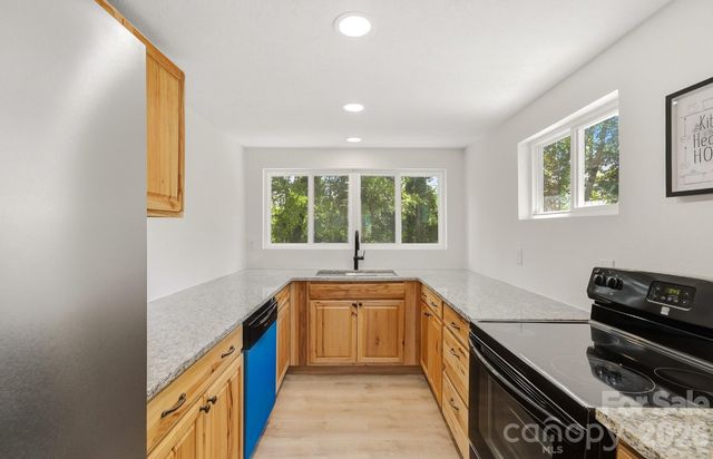 21 Oak Hill Drive, Asheville, NC 28806