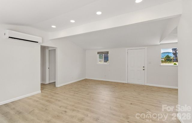 21 Oak Hill Drive, Asheville, NC 28806
