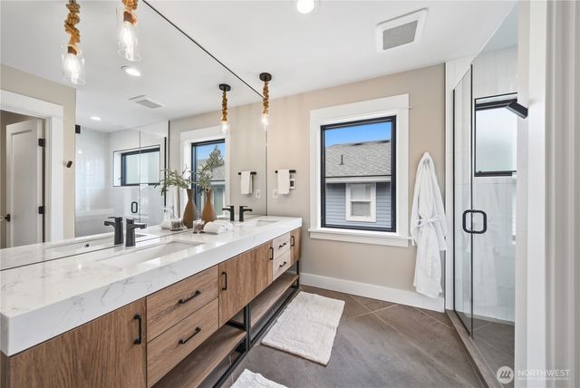 2419 7th Avenue W, Seattle, WA 98119