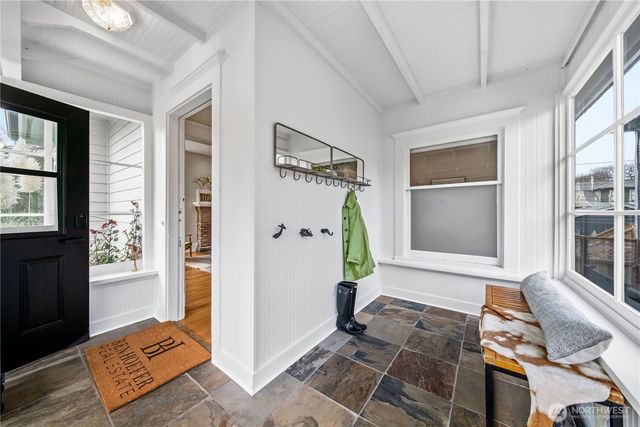 2419 7th Avenue W, Seattle, WA 98119