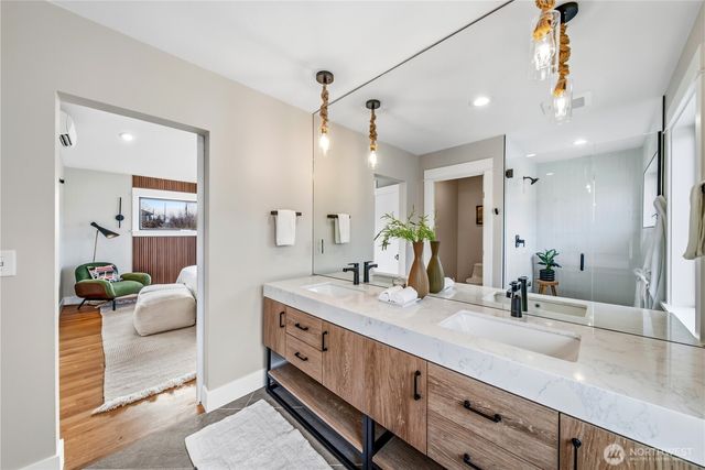 2419 7th Avenue W, Seattle, WA 98119