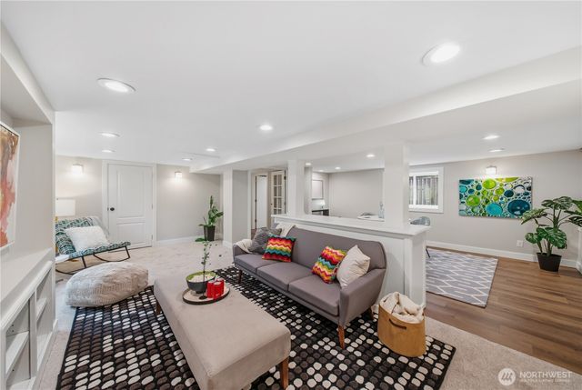 2419 7th Avenue W, Seattle, WA 98119