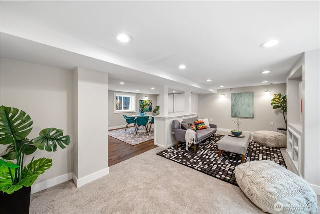 2419 7th Avenue W, Seattle, WA 98119