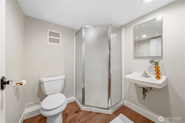 2419 7th Avenue W, Seattle, WA 98119