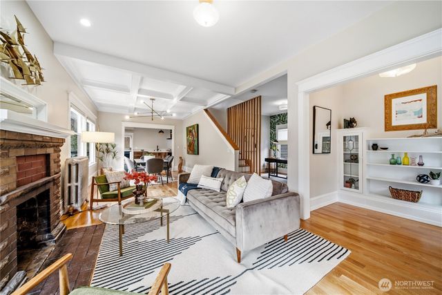 2419 7th Avenue W, Seattle, WA 98119