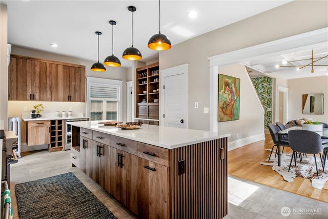 2419 7th Avenue W, Seattle, WA 98119