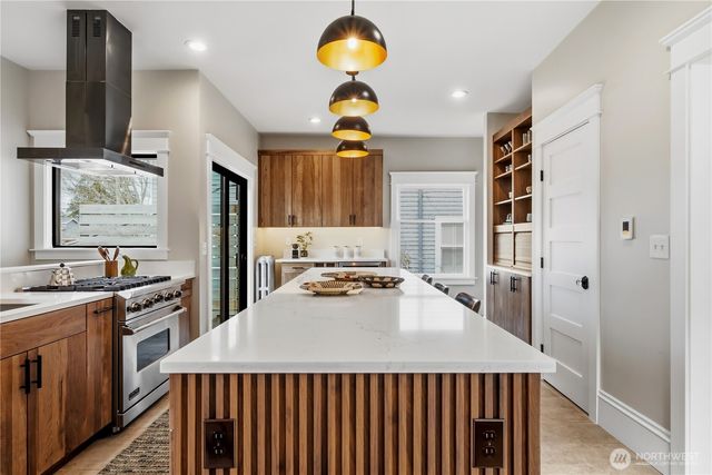 2419 7th Avenue W, Seattle, WA 98119