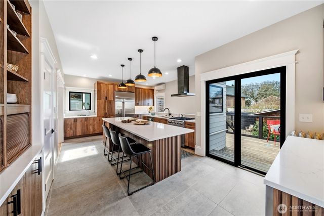 2419 7th Avenue W, Seattle, WA 98119