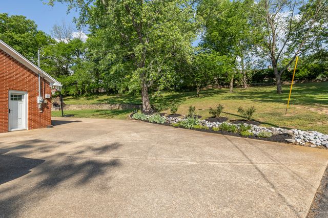 655 Ashwood Ave, Lewisburg, TN 37091