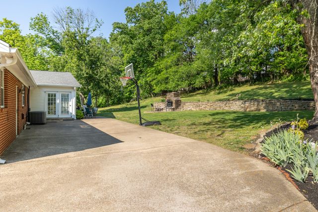 655 Ashwood Ave, Lewisburg, TN 37091