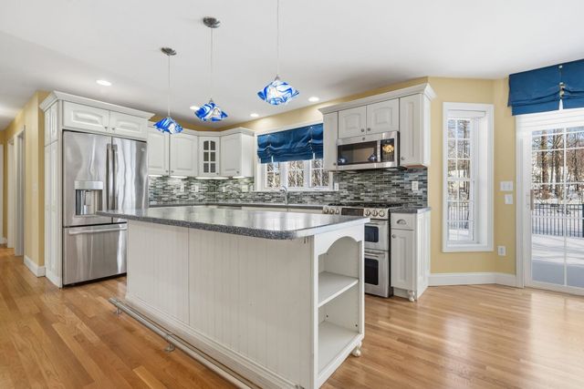 5 Thistle Lane, Hooksett, NH 03106