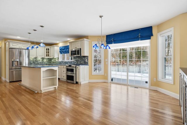 5 Thistle Lane, Hooksett, NH 03106