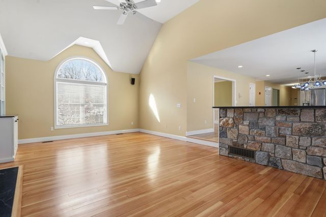 5 Thistle Lane, Hooksett, NH 03106