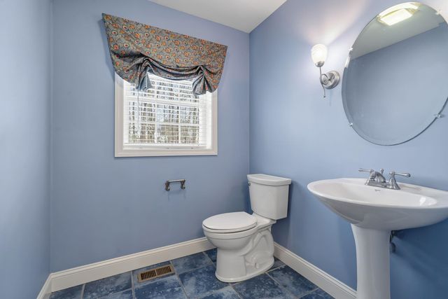 5 Thistle Lane, Hooksett, NH 03106