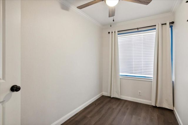 1300 S Kansas Avenue, Anahuac, TX 77514