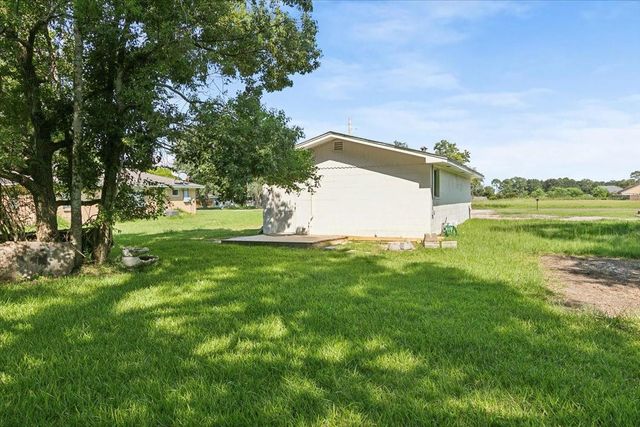 1300 S Kansas Avenue, Anahuac, TX 77514