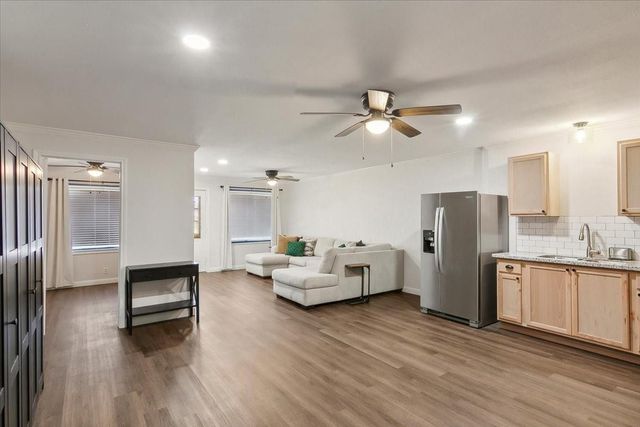 1300 S Kansas Avenue, Anahuac, TX 77514