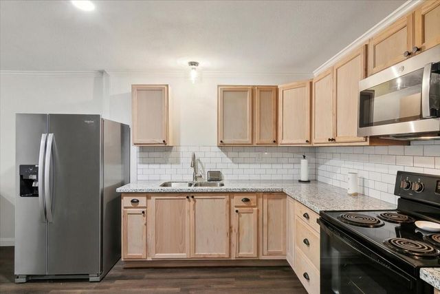 1300 S Kansas Avenue, Anahuac, TX 77514