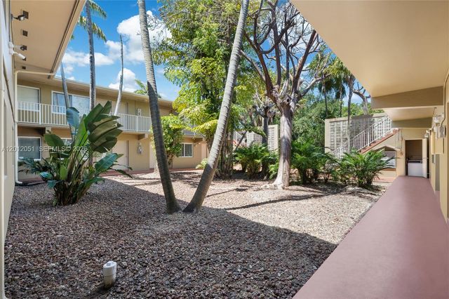6310 SW 79th St 20, South Miami, FL 33143
