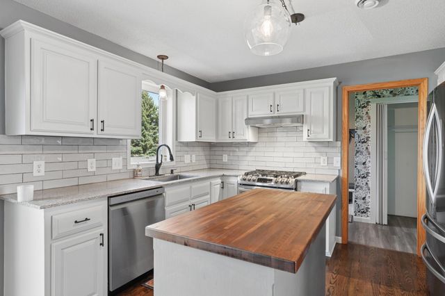 6528 210th Lane Court N, Forest Lake, MN 55025