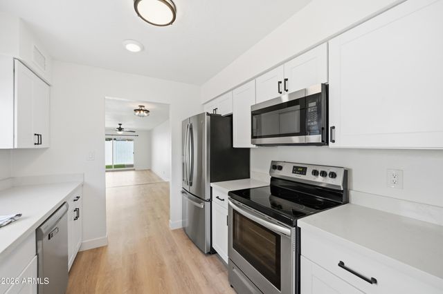 1706 E GAYLON Drive, Tempe, AZ 85282