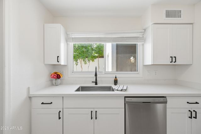 1706 E GAYLON Drive, Tempe, AZ 85282