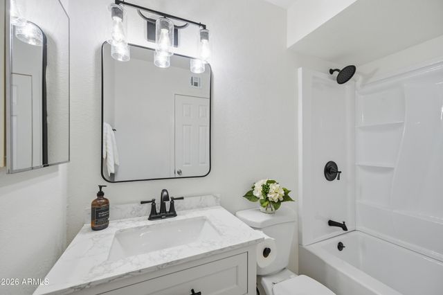 1706 E GAYLON Drive, Tempe, AZ 85282