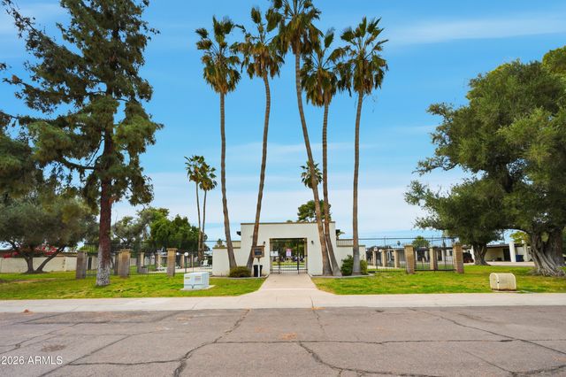 1706 E GAYLON Drive, Tempe, AZ 85282