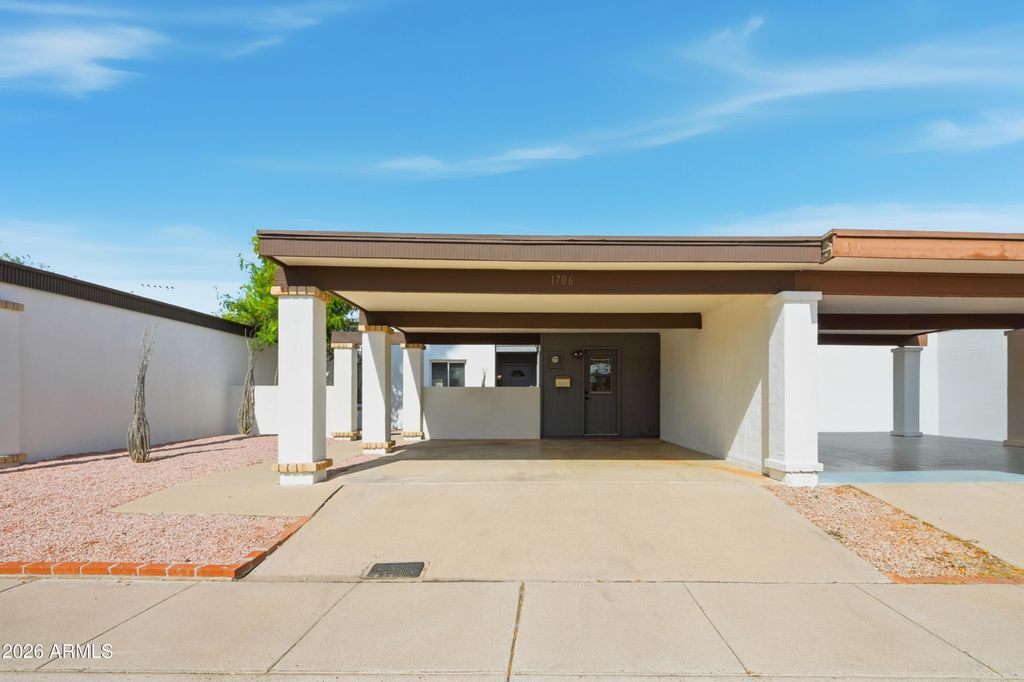 1706 E GAYLON Drive, Tempe, AZ 85282