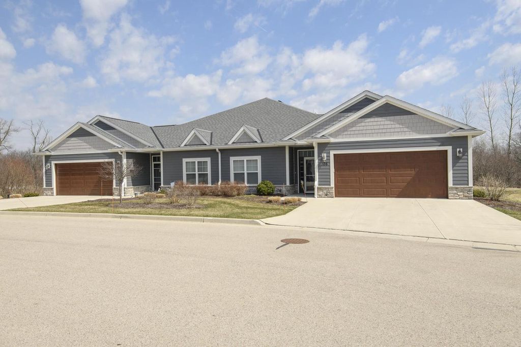 106 Phantom Lake COURT, Mukwonago, WI 53149