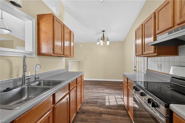 1504 Snowbird CT, Virginia Beach, VA 23454