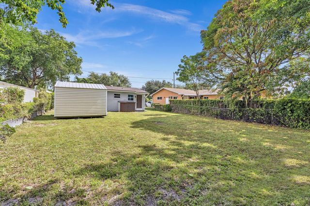 5026 SW 21st Street SW, West Park, FL 33023