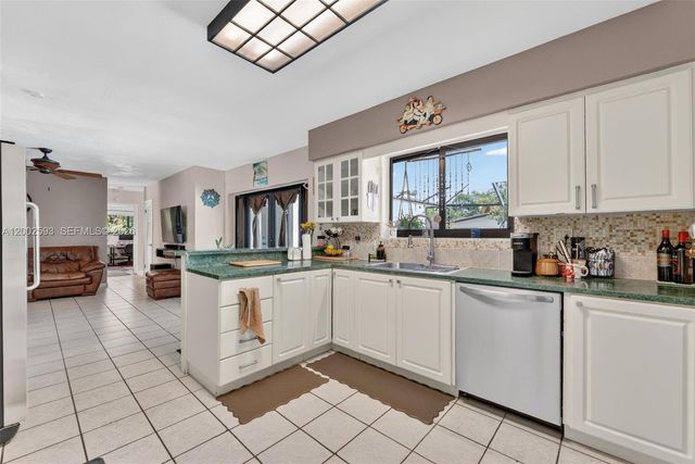 10431 SW 82nd Ct, Miami, FL 33156