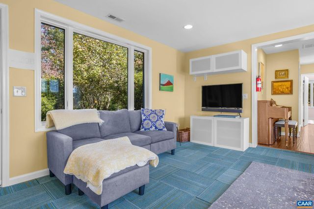 5498 WYANT LN, Charlottesville, VA 22903