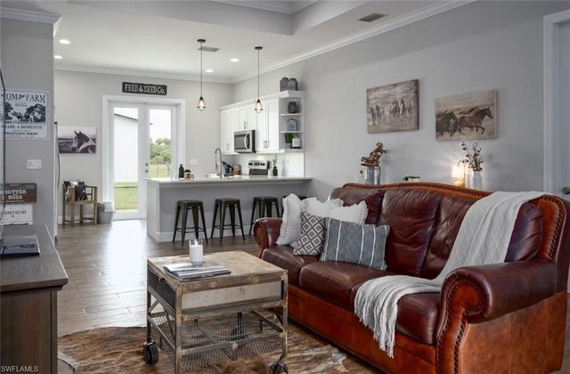 1960 Moulder DR, Naples, FL 34120