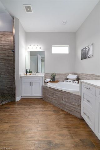 1960 Moulder DR, Naples, FL 34120