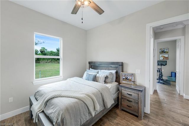 1960 Moulder DR, Naples, FL 34120