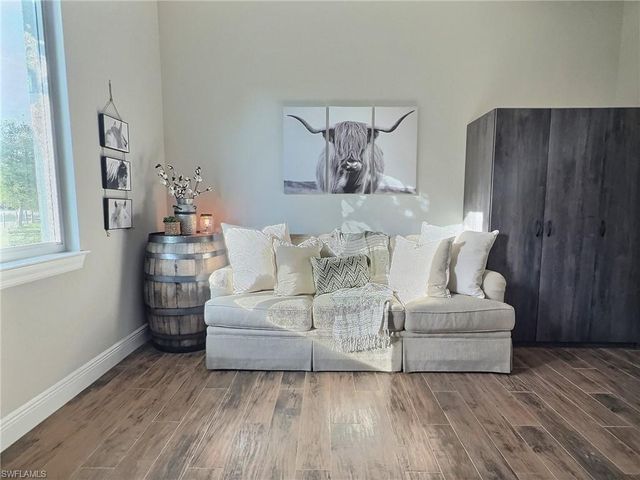 1960 Moulder DR, Naples, FL 34120