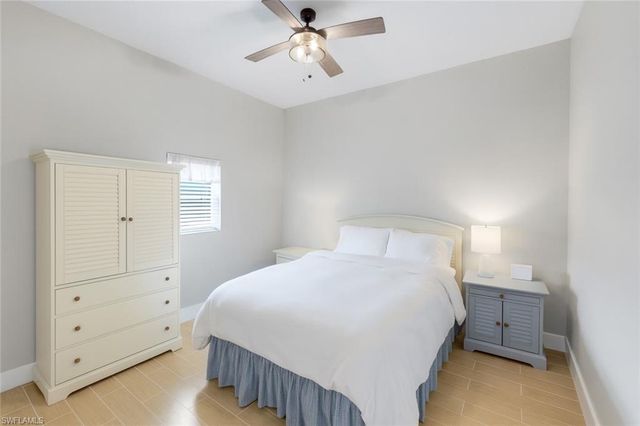 1960 Moulder DR, Naples, FL 34120